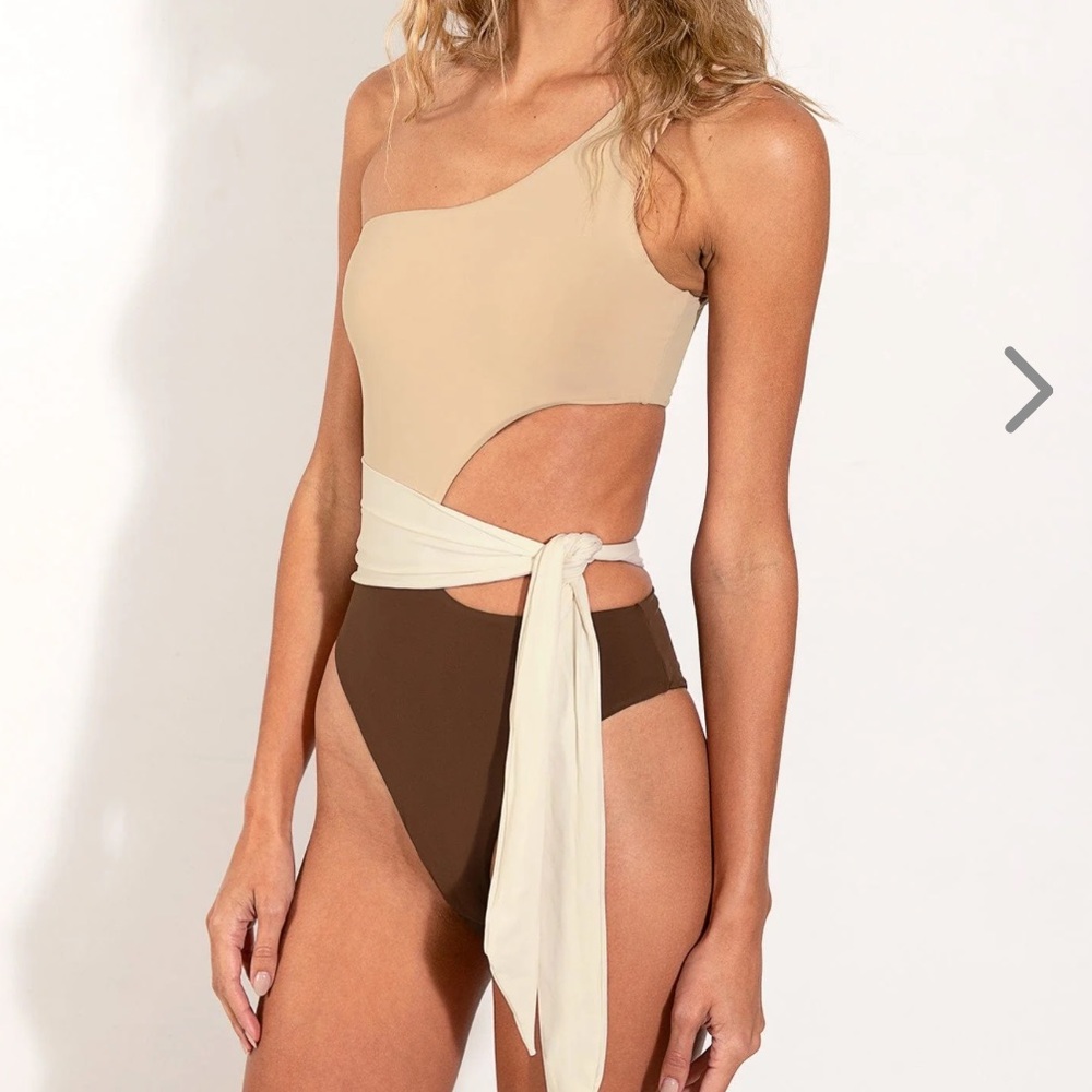 One One Swim Elegant Beige and Brown One-Shoulder Swimsuit New with tags